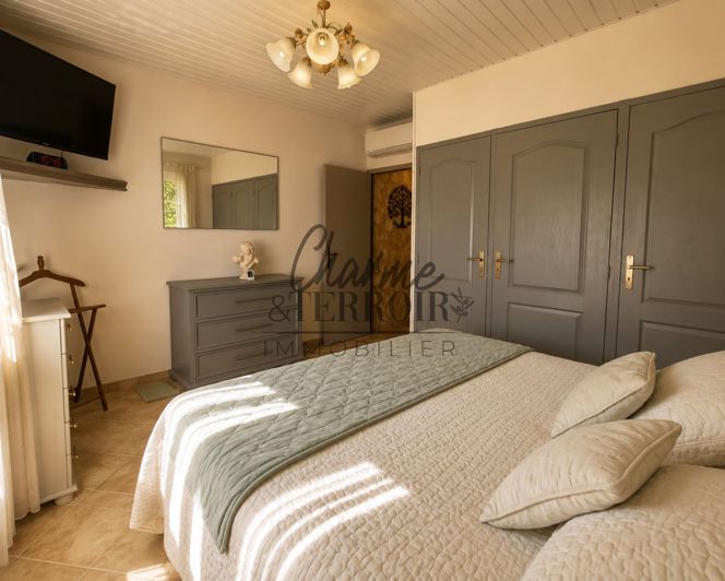 Image No.17-6 Bed House for sale