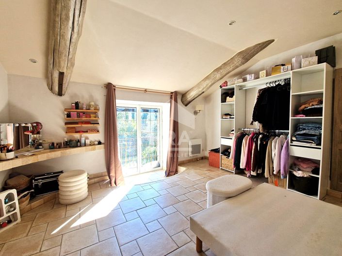 Image No.18-5 Bed House for sale