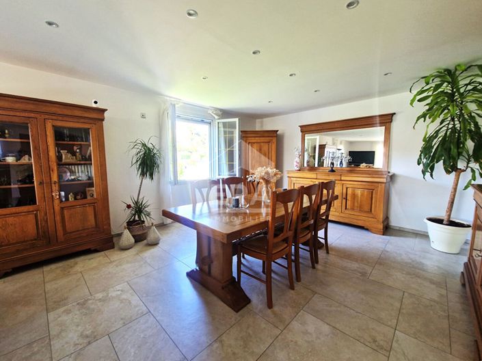 Image No.9-5 Bed House for sale