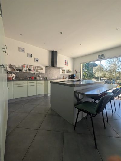 Image No.6-3 Bed House for sale