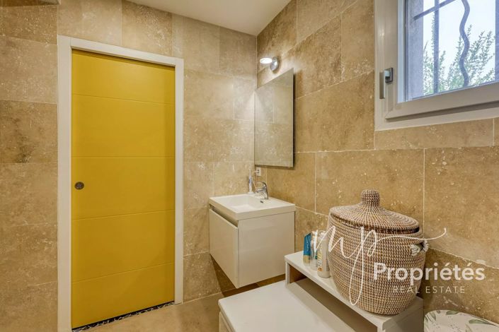 Image No.10-3 Bed House for sale