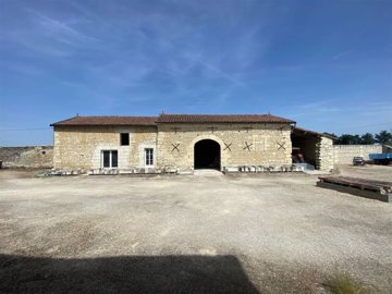 1 - Glénouze, Casa