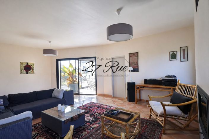 Image No.3-6 Bed House for sale