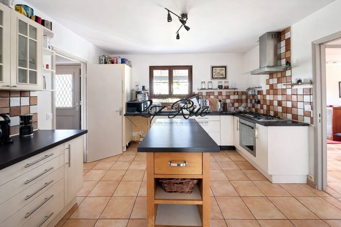 Image No.5-6 Bed House for sale
