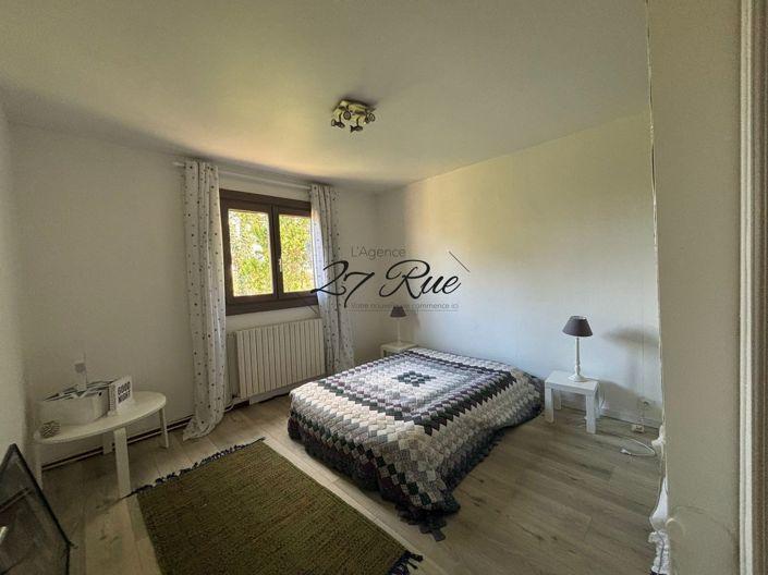 Image No.8-6 Bed House for sale