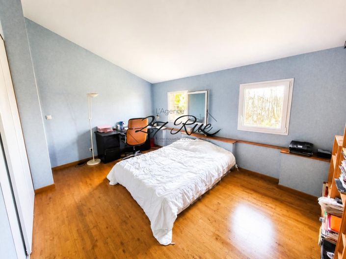 Image No.16-6 Bed House for sale