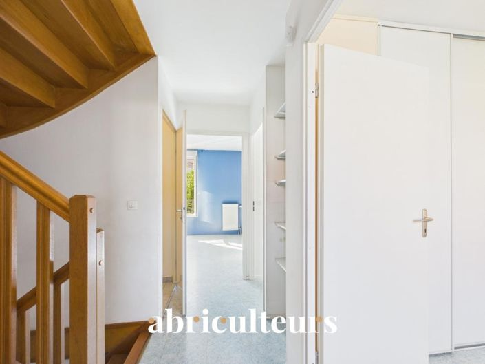 Image No.18-4 Bed House for sale