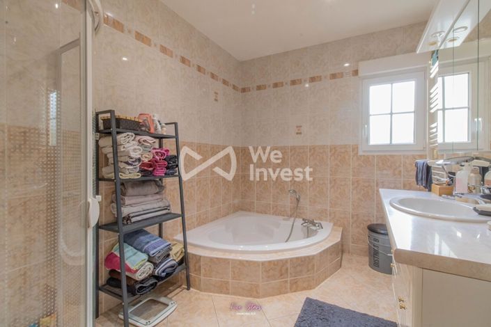 Image No.16-4 Bed House for sale