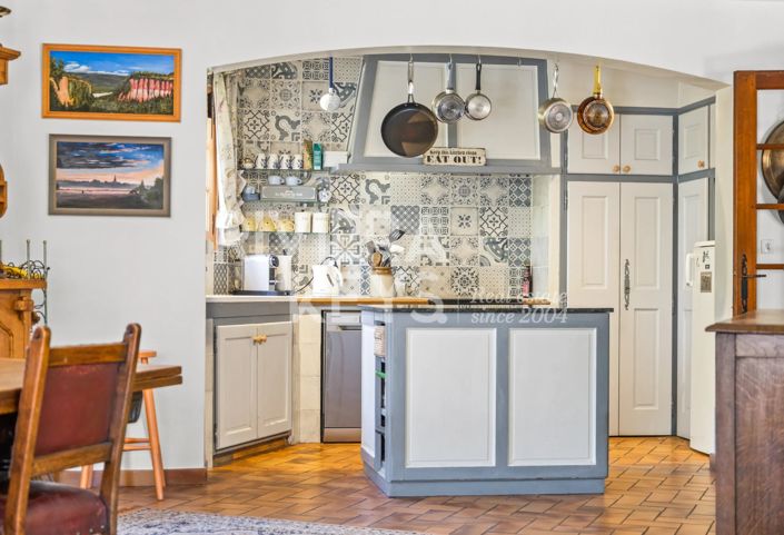 Image No.5-5 Bed House for sale