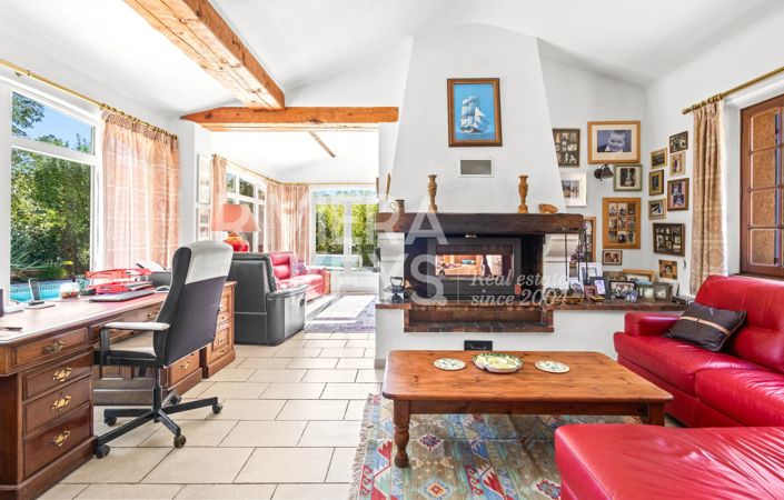 Image No.9-5 Bed House for sale