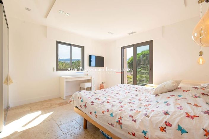 Image No.12-5 Bed House for sale