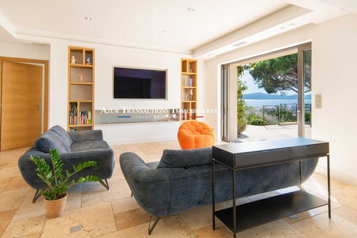 Image No.6-5 Bed House for sale