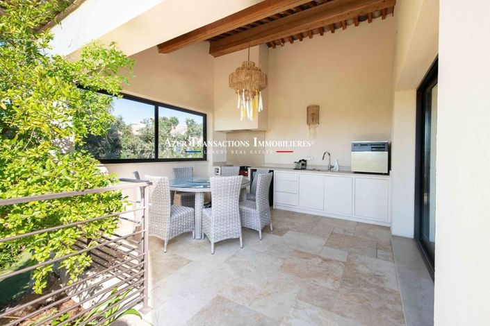 Image No.8-5 Bed House for sale