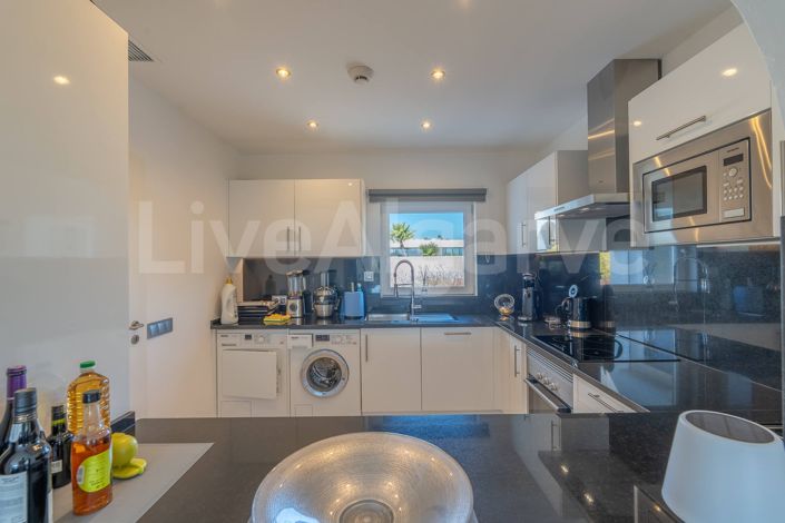Image No.16-2 Bed House for sale