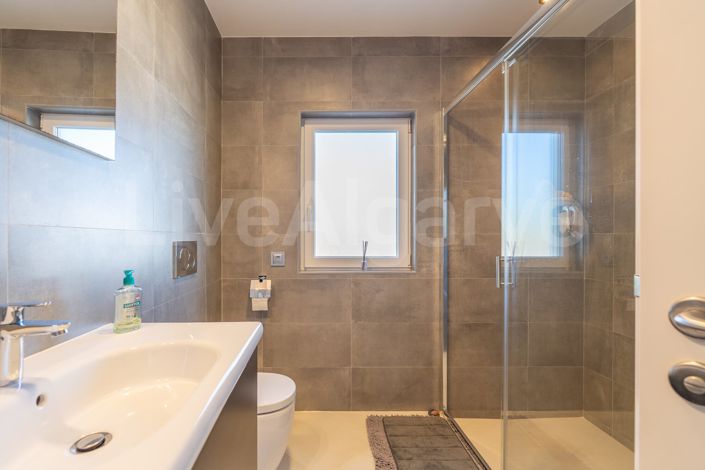 Image No.32-2 Bed House for sale