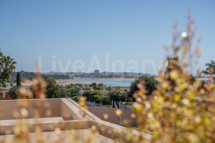 Image No.41-2 Bed House for sale