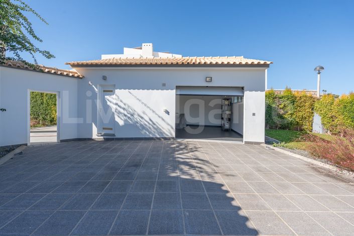 Image No.42-2 Bed House for sale