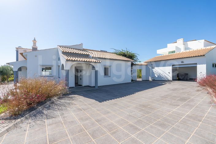 Image No.6-2 Bed House for sale