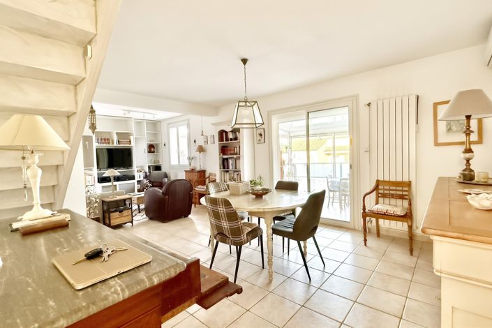 Image No.2-4 Bed House for sale
