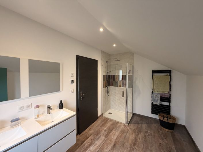 Image No.11-4 Bed House for sale