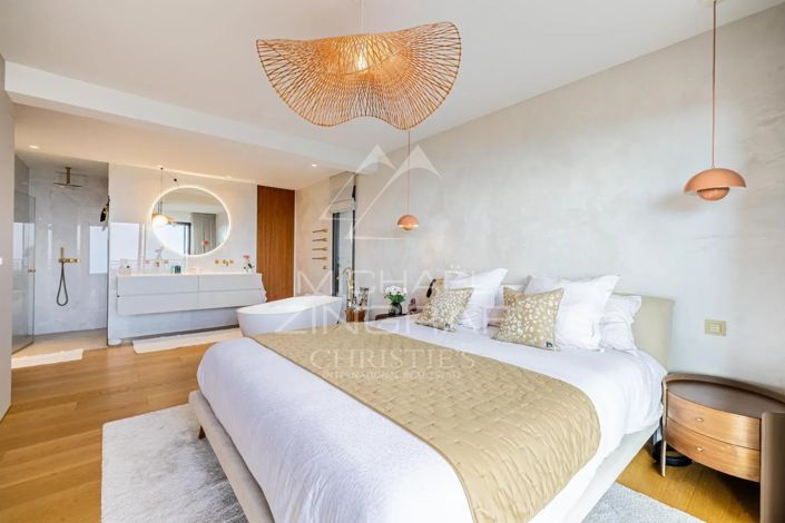 Image No.17-4 Bed House for sale