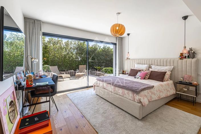 Image No.21-4 Bed House for sale