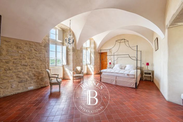 Image No.11-5 Bed Property for sale