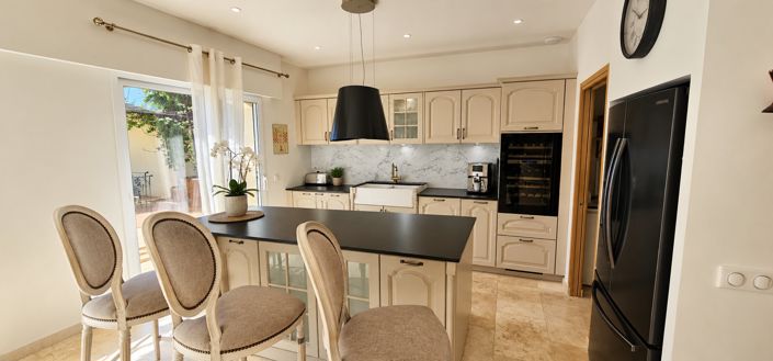 Image No.6-4 Bed House for sale