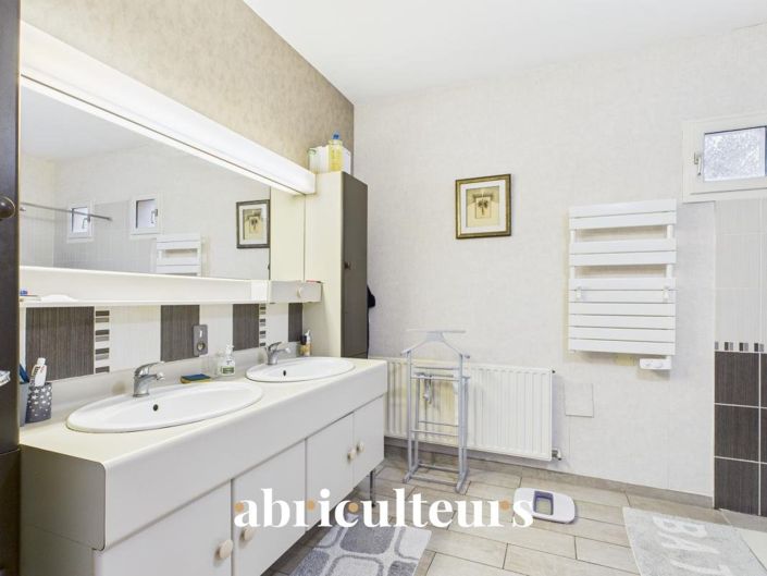 Image No.16-4 Bed House for sale
