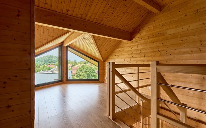 Image No.8-5 Bed House for sale