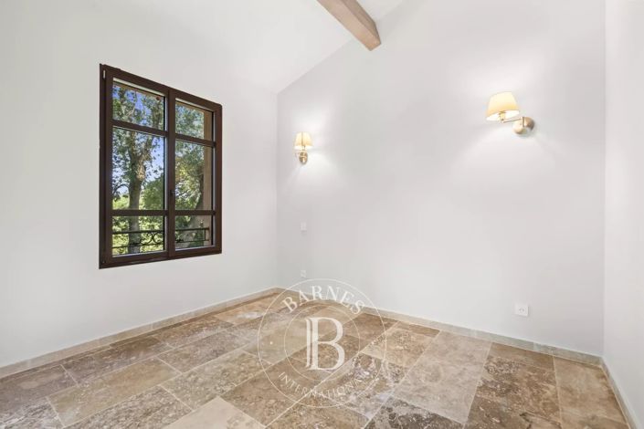 Image No.17-4 Bed House for sale