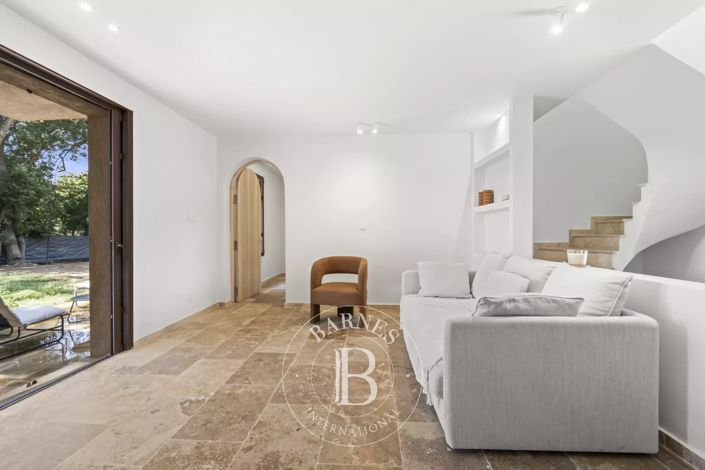 Image No.20-4 Bed House for sale