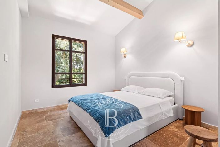 Image No.8-4 Bed House for sale