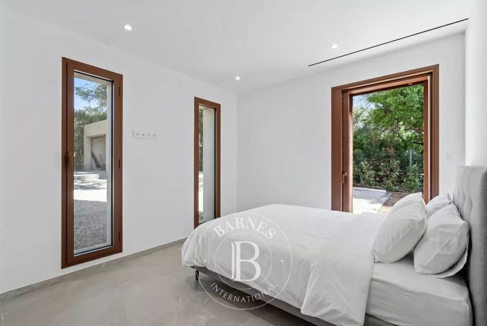 Image No.12-5 Bed House for sale