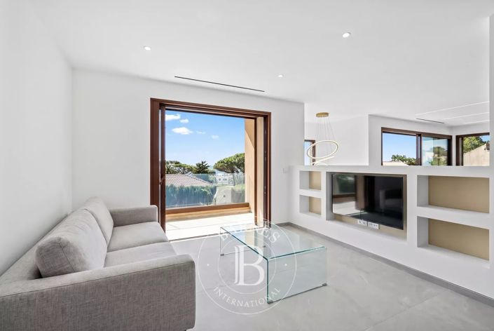 Image No.14-5 Bed House for sale