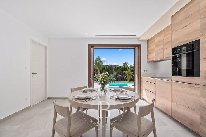 Image No.15-5 Bed House for sale