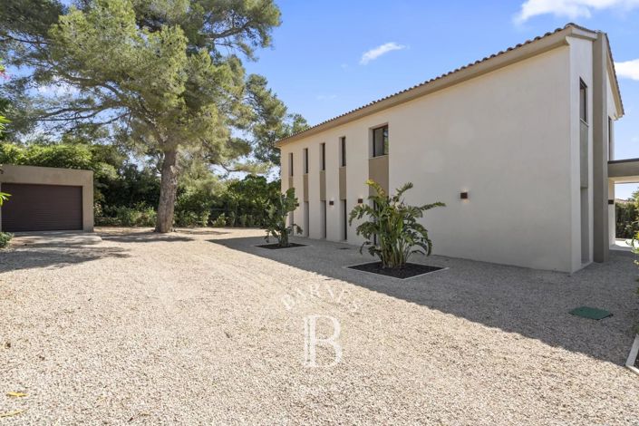 Image No.16-5 Bed House for sale