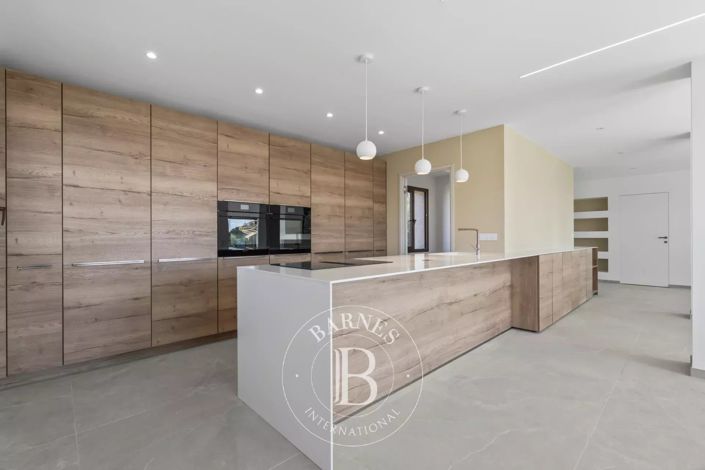 Image No.4-5 Bed House for sale