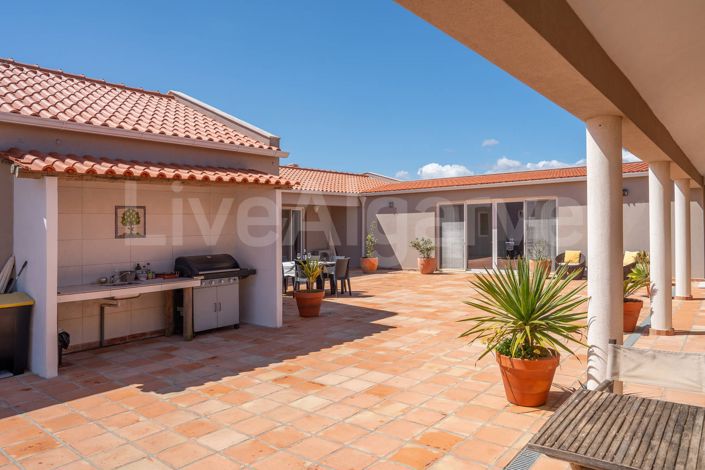 Image No.40-5 Bed House for sale