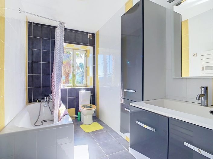 Image No.21-4 Bed House for sale