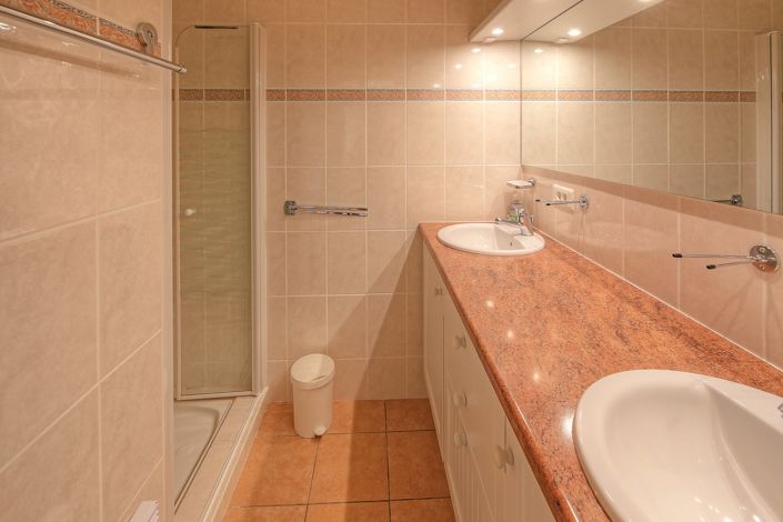Image No.13-3 Bed House for sale