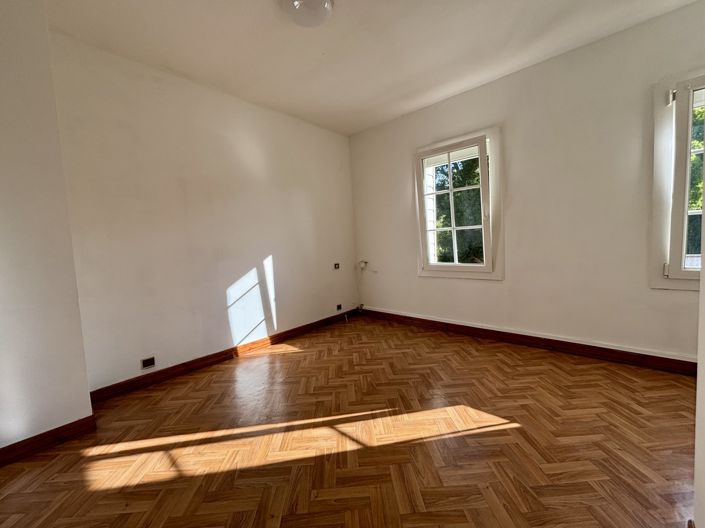 Image No.11-3 Bed House for sale