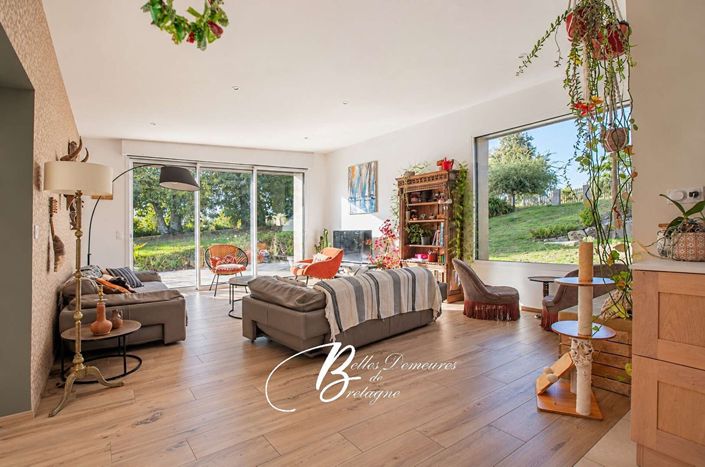 Image No.8-7 Bed House for sale
