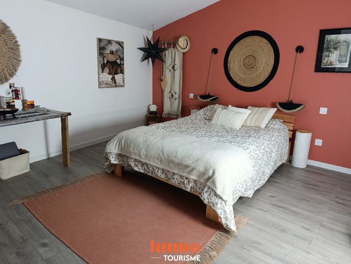 Image No.6-11 Bed House for sale