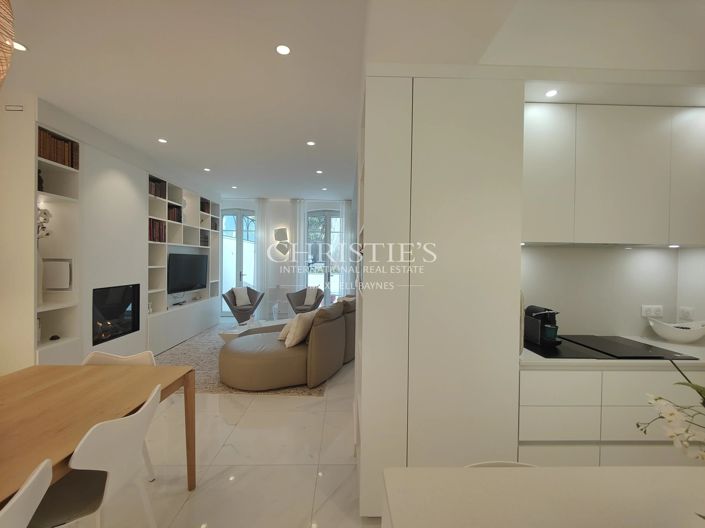 Image No.18-5 Bed House for sale