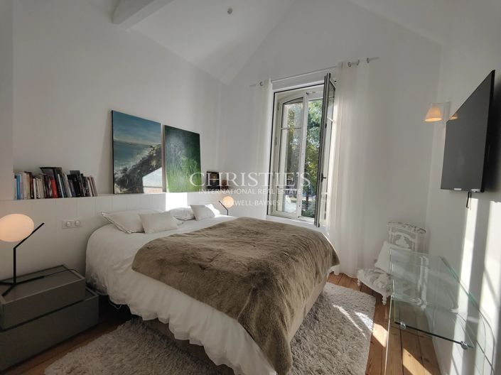 Image No.25-5 Bed House for sale