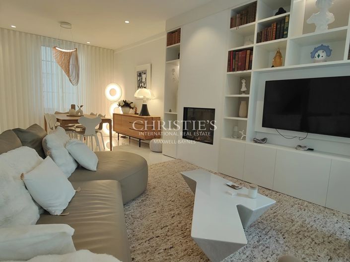 Image No.4-5 Bed House for sale