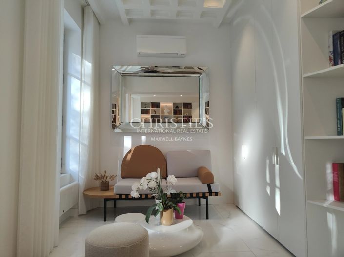 Image No.7-5 Bed House for sale