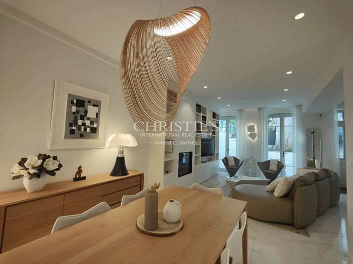 Image No.8-5 Bed House for sale