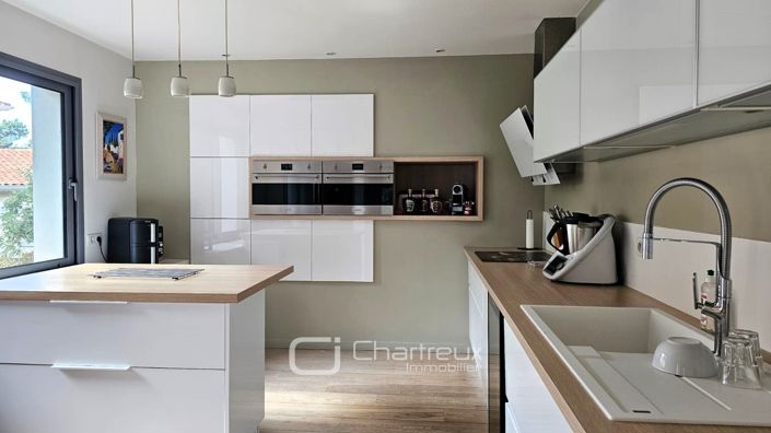 Image No.6-5 Bed House for sale